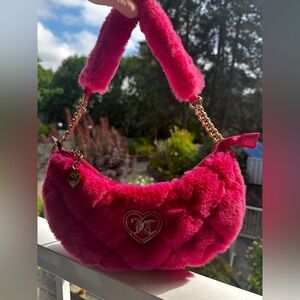 👛Juicy Couture “Let’s Get Cozy” Faux Fur Shoulder Bag in Pink Flash  👛